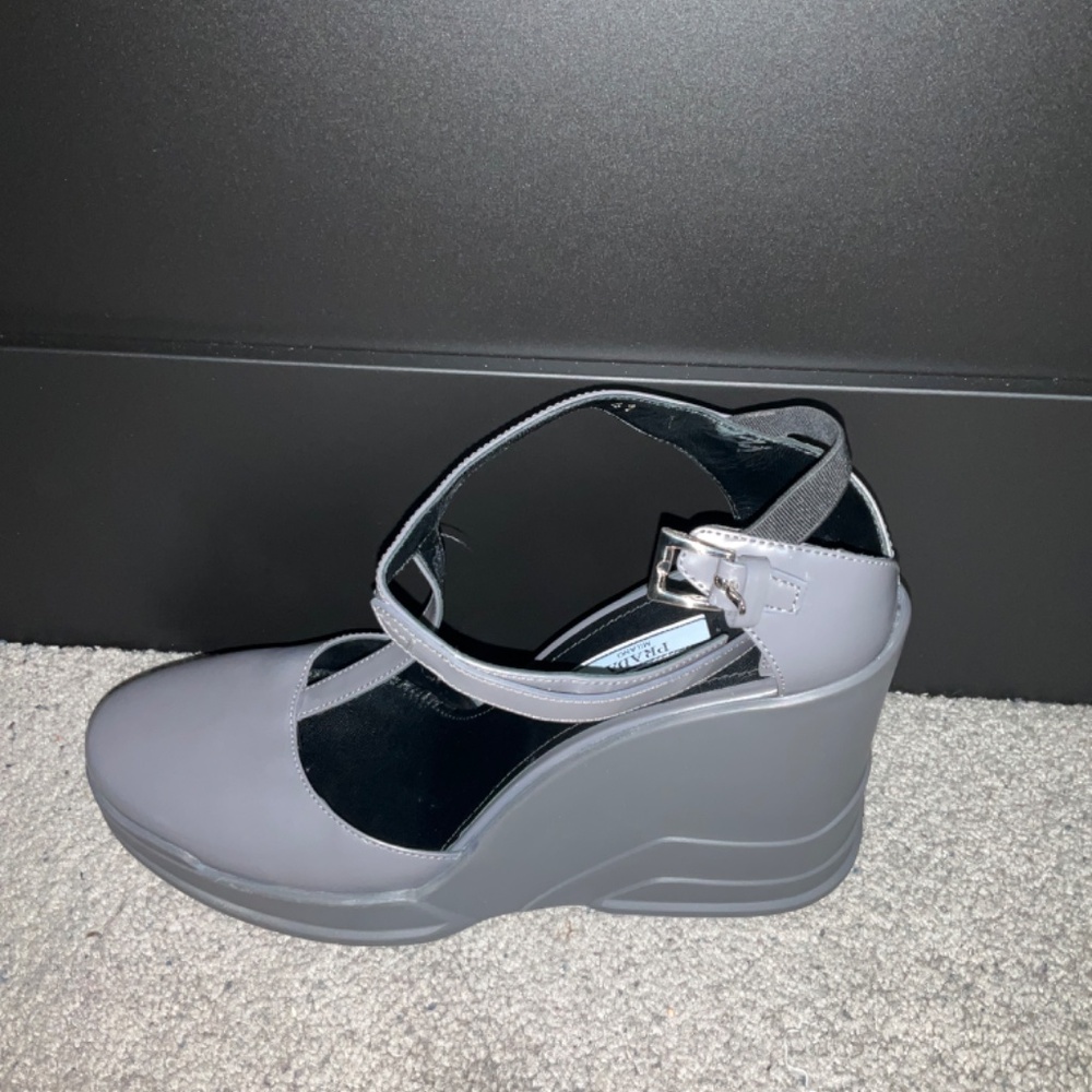Prada - Picture 10 of 14